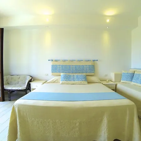 호텔 Domus De Janas Sul Mare 3*