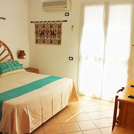 Domus De Janas Sul Mare 바리사르도