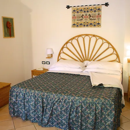 호텔 Domus De Janas Sul Mare 3*