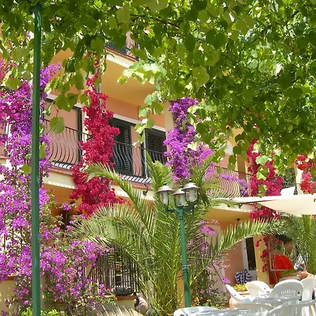 호텔 Domus De Janas Sul Mare 3*