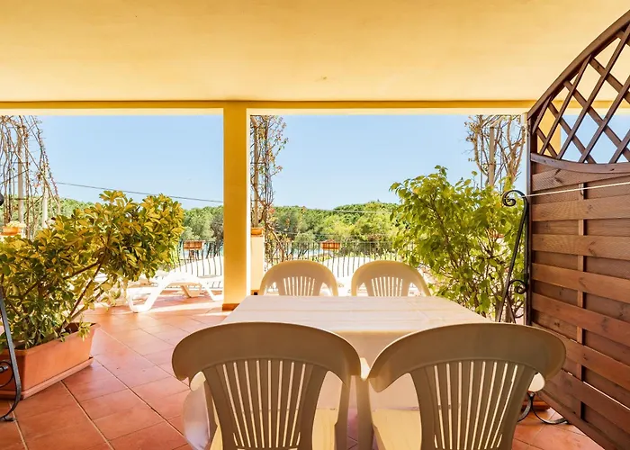 Domus De Janas Sul Mare Bari Sardo