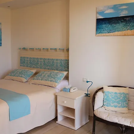 Hotel Domus De Janas Sul Mare 3*