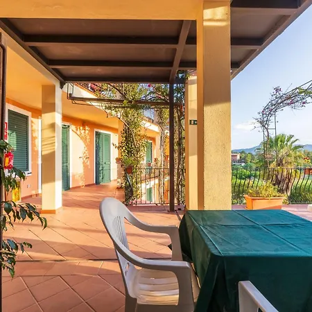 Domus De Janas Sul Mare Otel