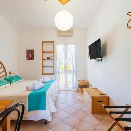 فندق Domus De Janas Sul Mare 3*