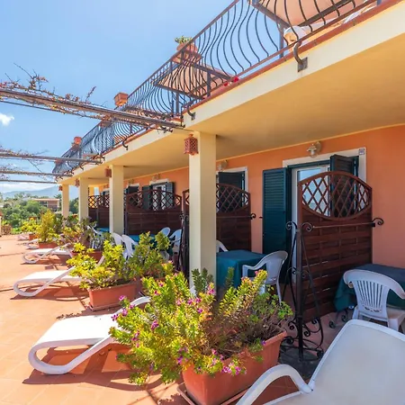 Domus De Janas Sul Mare Hotel 3*