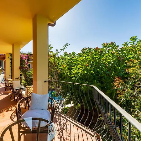 Hotel Domus De Janas Sul Mare 3*