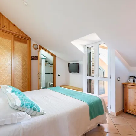 Domus De Janas Sul Mare 3*