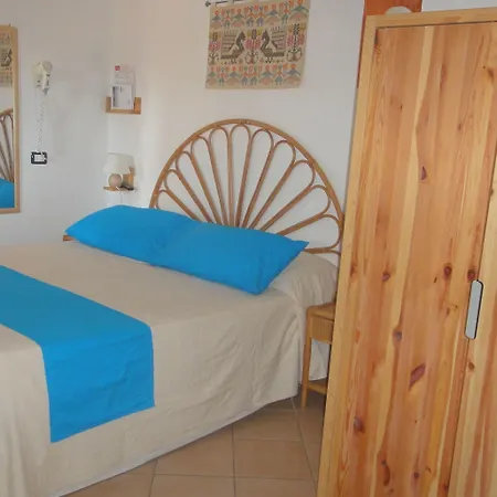 Domus De Janas Sul Mare Otel