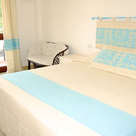 Domus De Janas Sul Mare Otel 3*