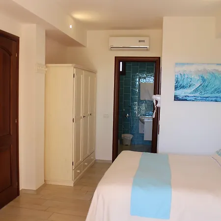 Domus De Janas Sul Mare Otel 3*