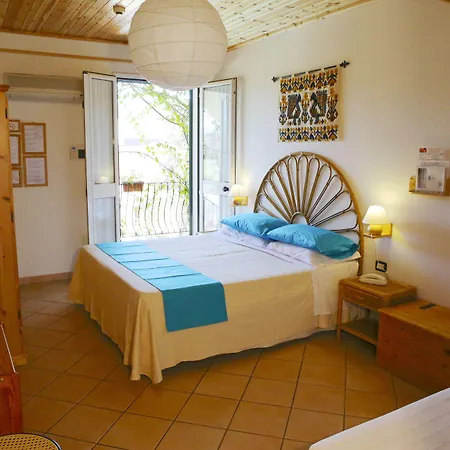 Domus De Janas Sul Mare Otel