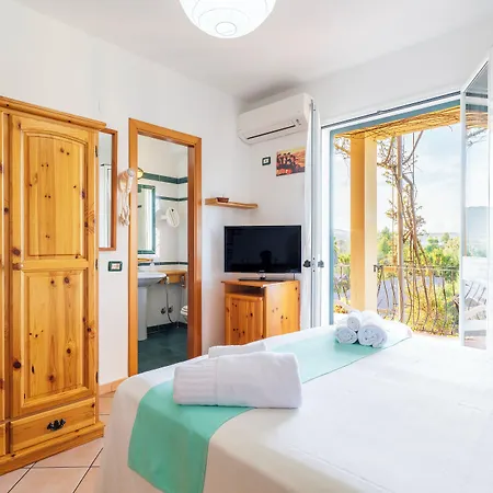 Hotel Domus De Janas Sul Mare 3*