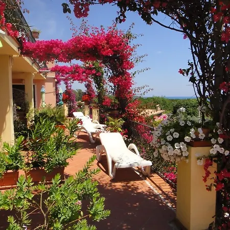 Hotel Domus De Janas Sul Mare 3*