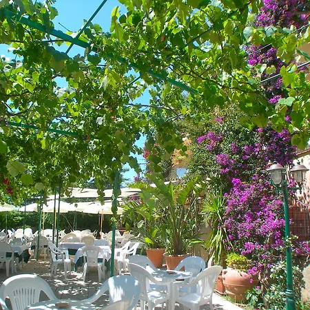Hotel Domus De Janas Sul Mare 3*