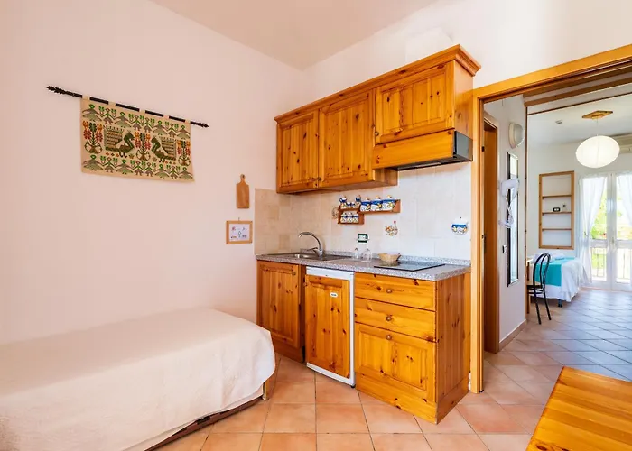 ホテル Domus De Janas Sul Mare バリ・サルド