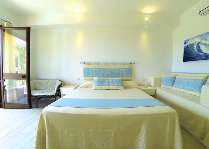 ホテル Domus De Janas Sul Mare 3*