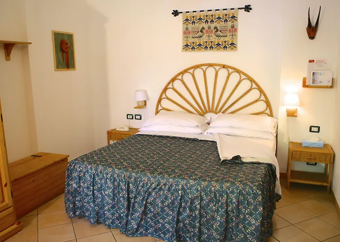 ホテル Domus De Janas Sul Mare 3*