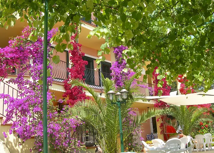 ホテル Domus De Janas Sul Mare 3*