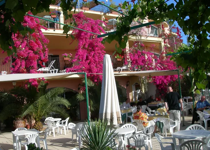 Domus De Janas Sul Mare 3*