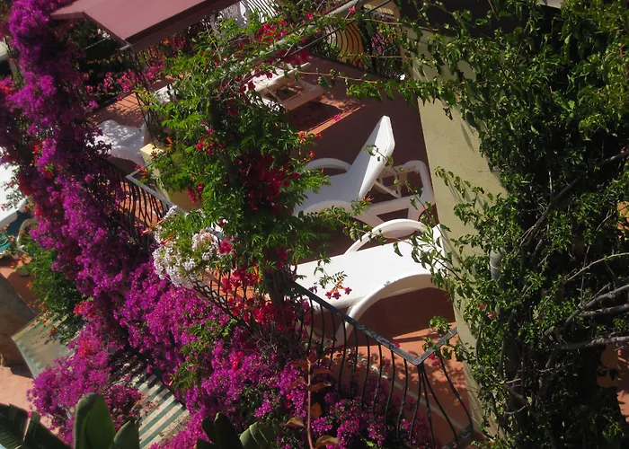 ホテル Domus De Janas Sul Mare バリ・サルド